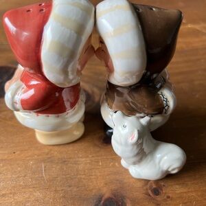 Westland Giftware Mwah! Magnetic Kissing Eskimo Salt & Pepper Shakers Set